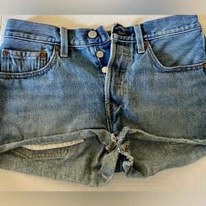 Levi 501 Daisy dukes shorts - EUC - 26W fits like 00/0